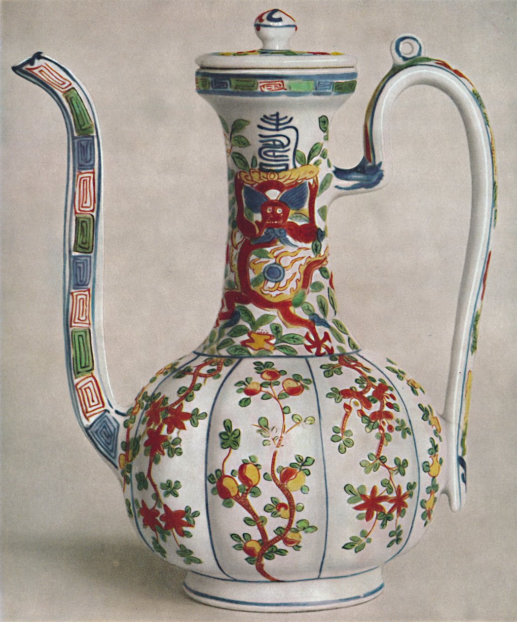 Kiinalainen posliiniastia, jossa on viisivärinen koristelu. Wan Li -kausi, 1573-1619, 1928 tekijältä Unbekannt