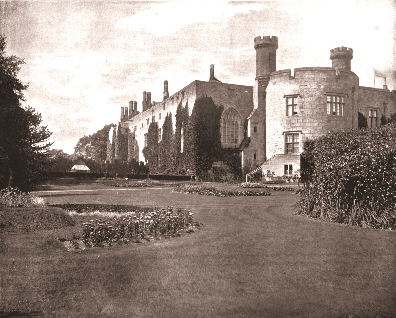 Chirk Castle, Chirk, Wrexham, Wales, 1894. tekijältä Unbekannt