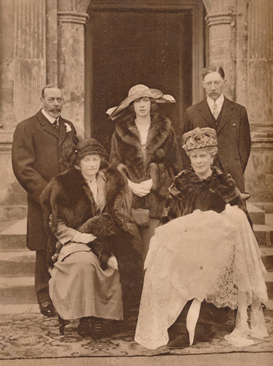 Marian, prinsessa Royalin, esikoisen ristiäiset Goldsboroughissa, Yorkshiressa, 1923 1935 tekijältä Unbekannt