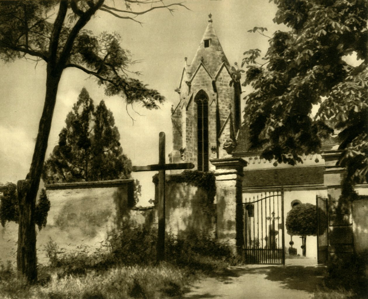 Kirkko Bad Deutsch-Altenburgissa Ala-Itävallassa, vuonna 1935. tekijältä Unbekannt