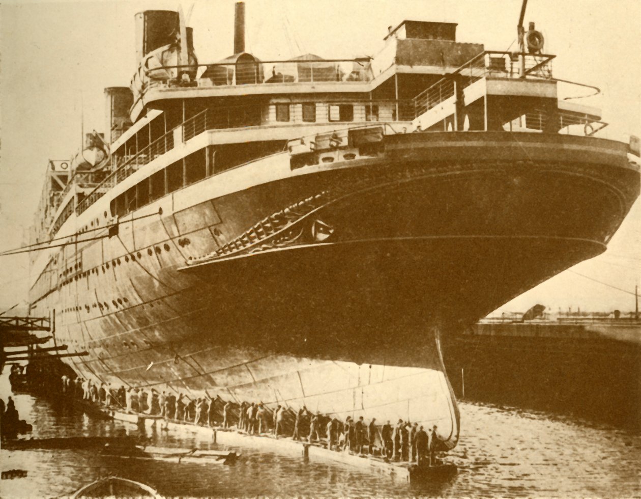 Majesticin rungon puhdistus Dry Dockissa, vuodelta 1930. tekijältä Unbekannt