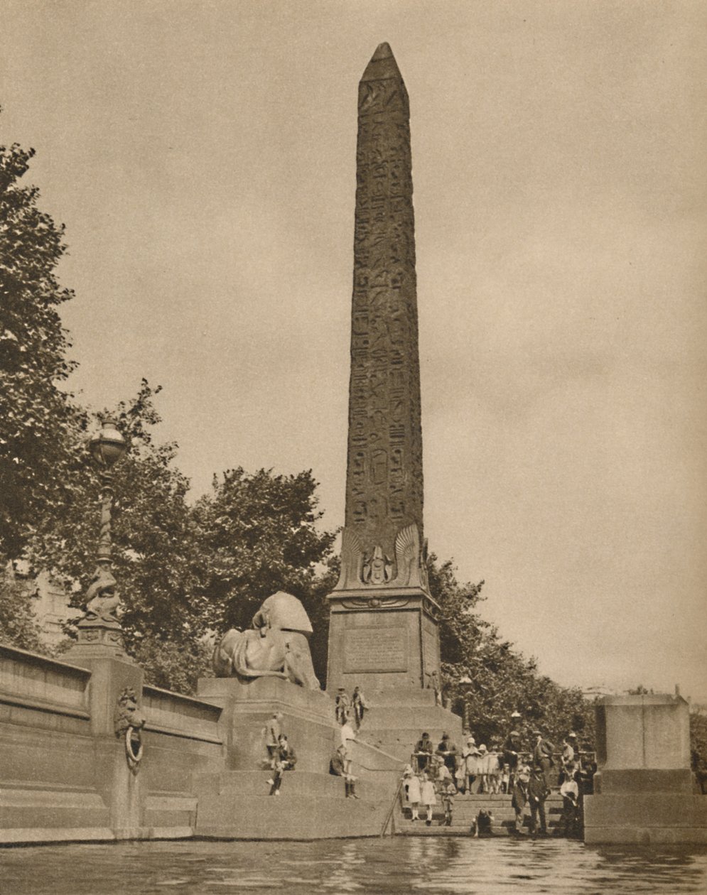 Cleopatras Needle Hewn neljätoistasataa vuotta ennen Kleopatran syntymää, n. 1935. tekijältä Unbekannt