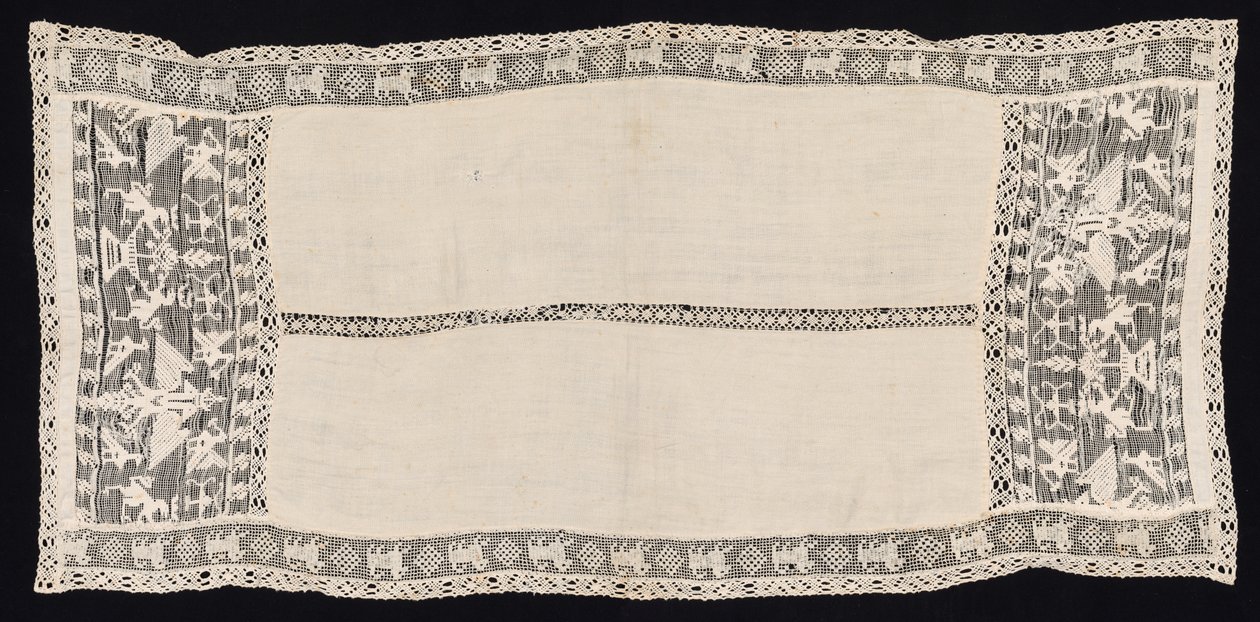 Kangas, jossa reunus kruunattuja kaksipäisiä kotkia ja erilaisia tunnuksia, lintuja..., 1800-luku. tekijältä Unbekannt