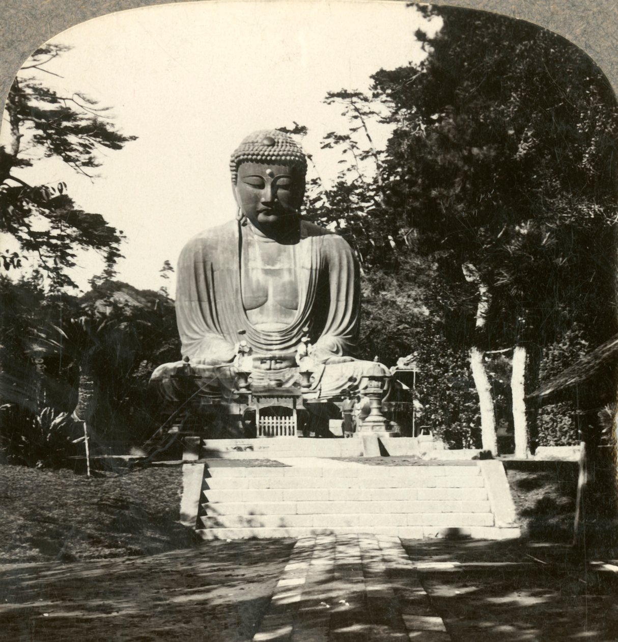 Kolossaali Buddhan patsas, japanilaisten kunnioittama, sylvan temppelissä, Kamakura, Japani, 1900. tekijältä Unbekannt