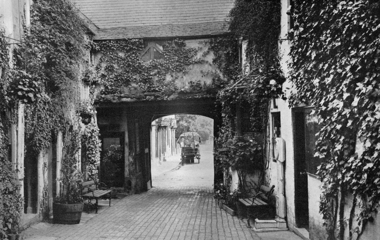 Saracens Head Innin sisäpiha, Southwell, Nottinghamshire, 1924-1926 tekijältä Unbekannt