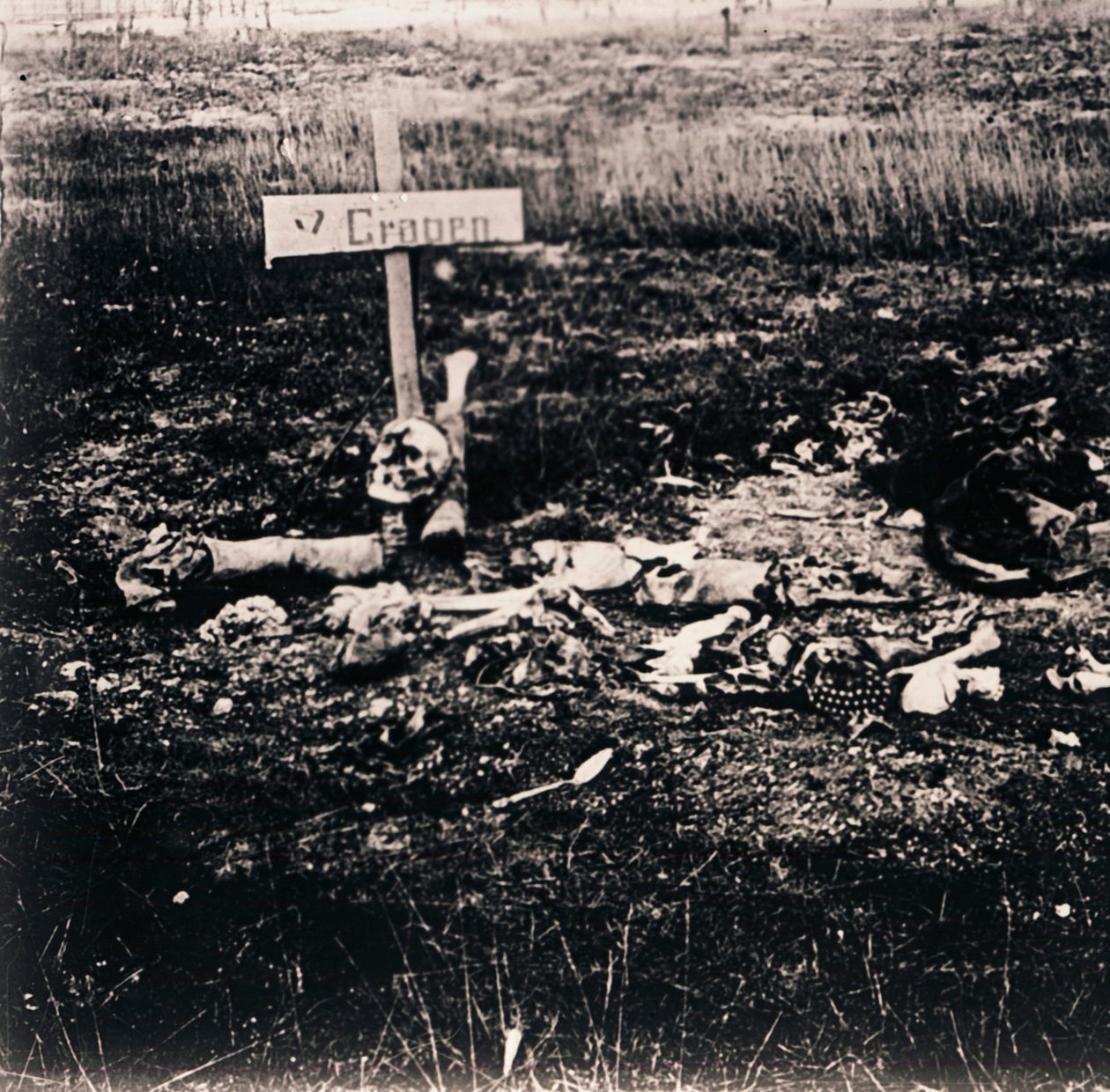 Risti ja ihmisjäännökset, c1914-c1918 tekijältä Unbekannt