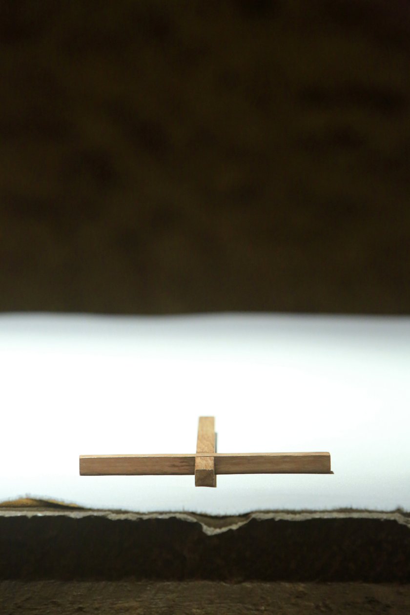 Risti alttarilla. Taize Community, Taize, Ranska tekijältä Unbekannt