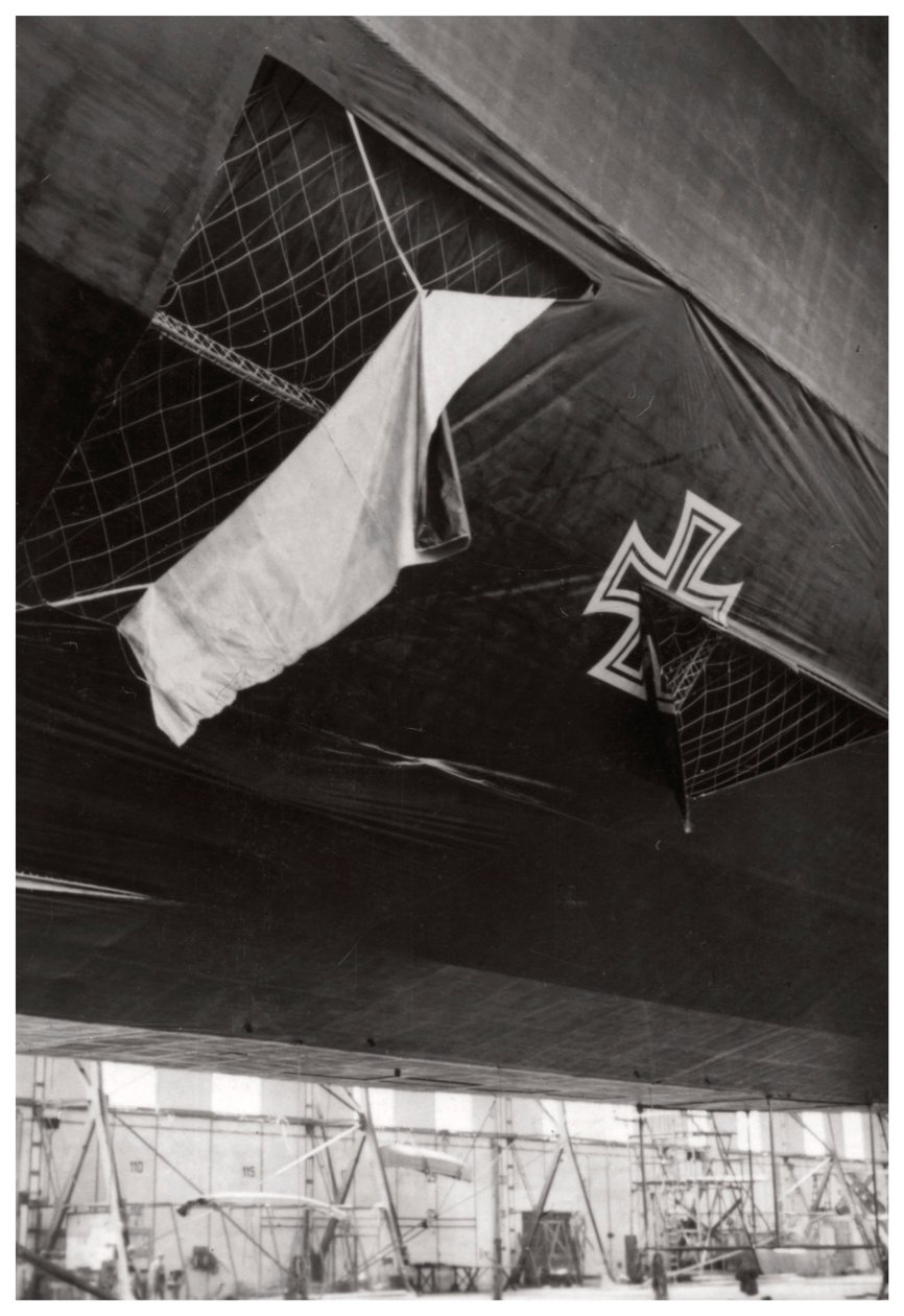 Vaurioitunut Saksan laivaston Zeppelin-ilmalaiva, ensimmäinen maailmansota, 1914-1918 1933 tekijältä Unbekannt