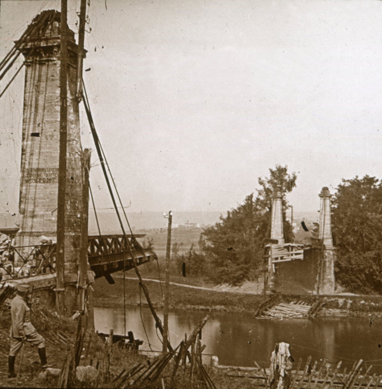 Vaurioitunut silta, Dormans, Pohjois-Ranska, c1914-c1918 tekijältä Unbekannt