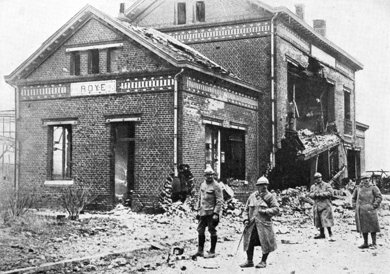 Vaurioitunut rautatieasema Royessa, Ranskassa, ensimmäinen maailmansota, 1918, c1920 tekijältä Unbekannt