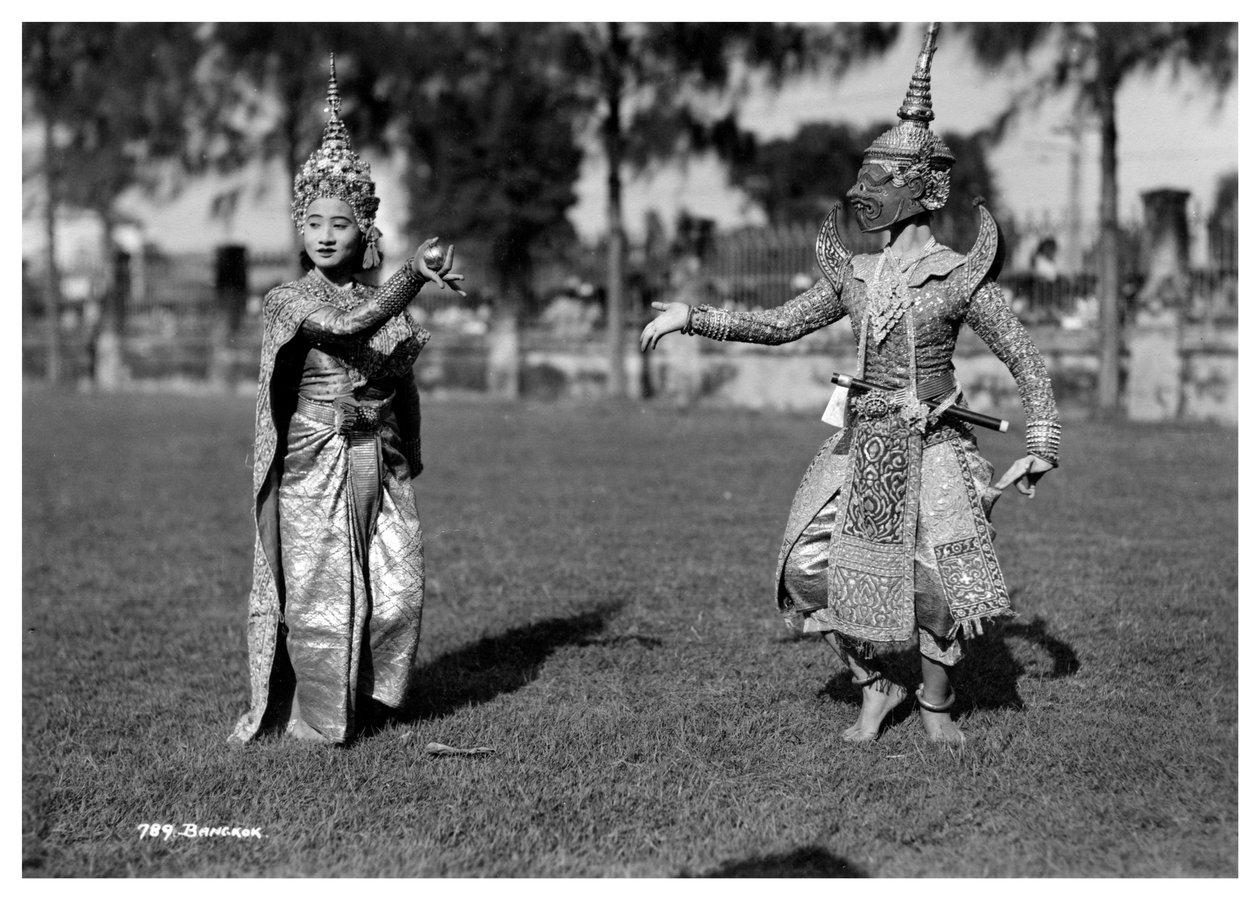 Tanssijat perinteisessä asussa, Bangkok, Thaimaa, 1900-luvun alku tekijältä Unbekannt