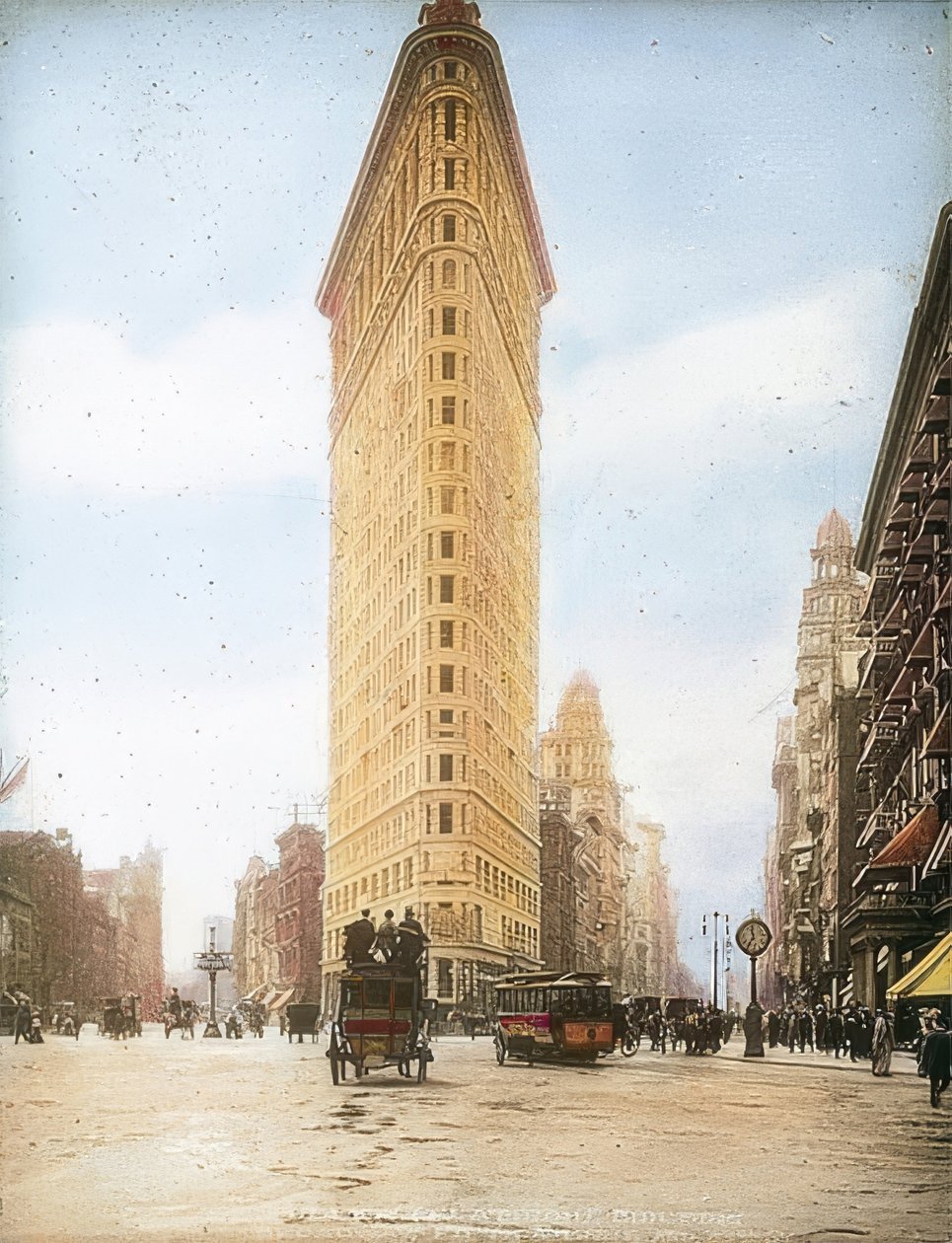 Flatiron Building (täydellinen rakennus). Yksi New Yorkin vanhimmista pilvenpiirtäjistä. Noin 1905 tekijältä Unbekannt