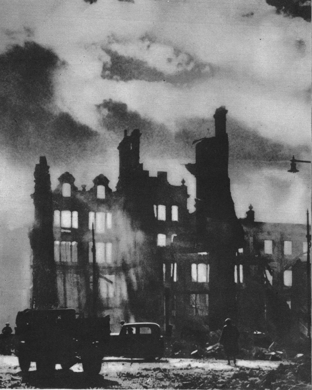 Dawn Breaks löytää kaupungin muuttuneen helvetin yön jälkeen, 1941 1942 tekijältä Unbekannt
