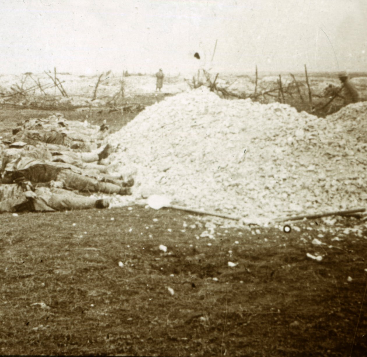 Ruumiit, Souain, Pohjois-Ranska, syyskuu 1915 tekijältä Unbekannt