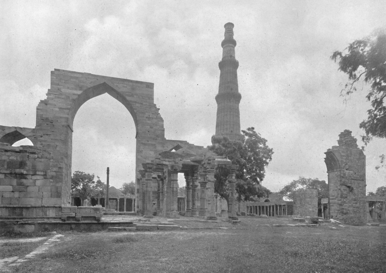 Delhi. - Yleisnäkymä Kutubin moskeijasta ja raunioista - , c1910. tekijältä Unbekannt