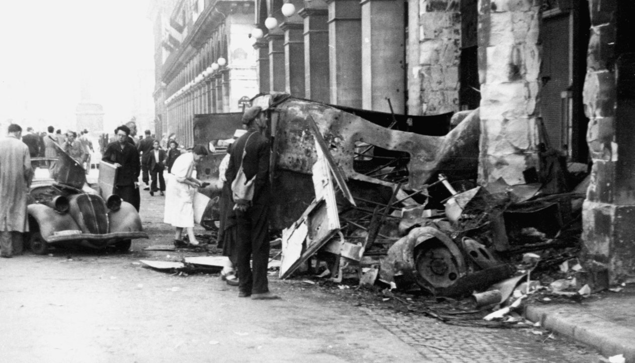 Tuhoutunut ajoneuvo, Rue de Castiglione, Pariisin vapautus, elokuu 1944 tekijältä Unbekannt