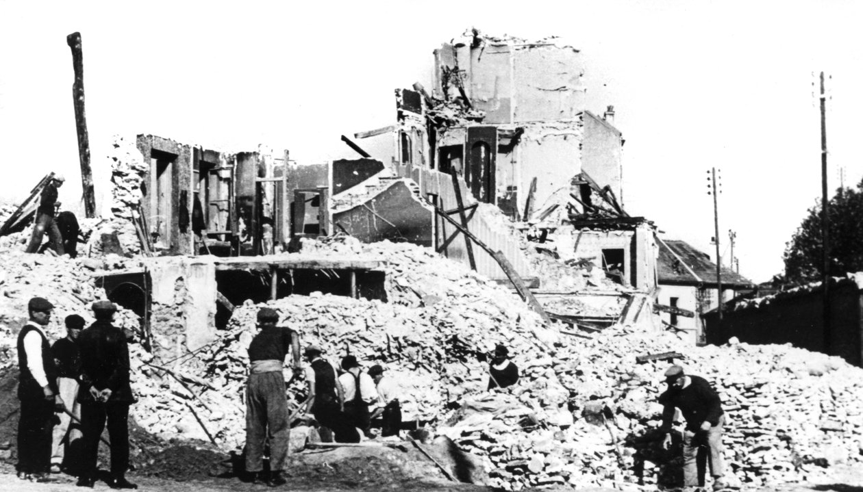 Tuhoutunut rakennus, Ranskan vapauttaminen, St Cyr, elokuu 1944 tekijältä Unbekannt