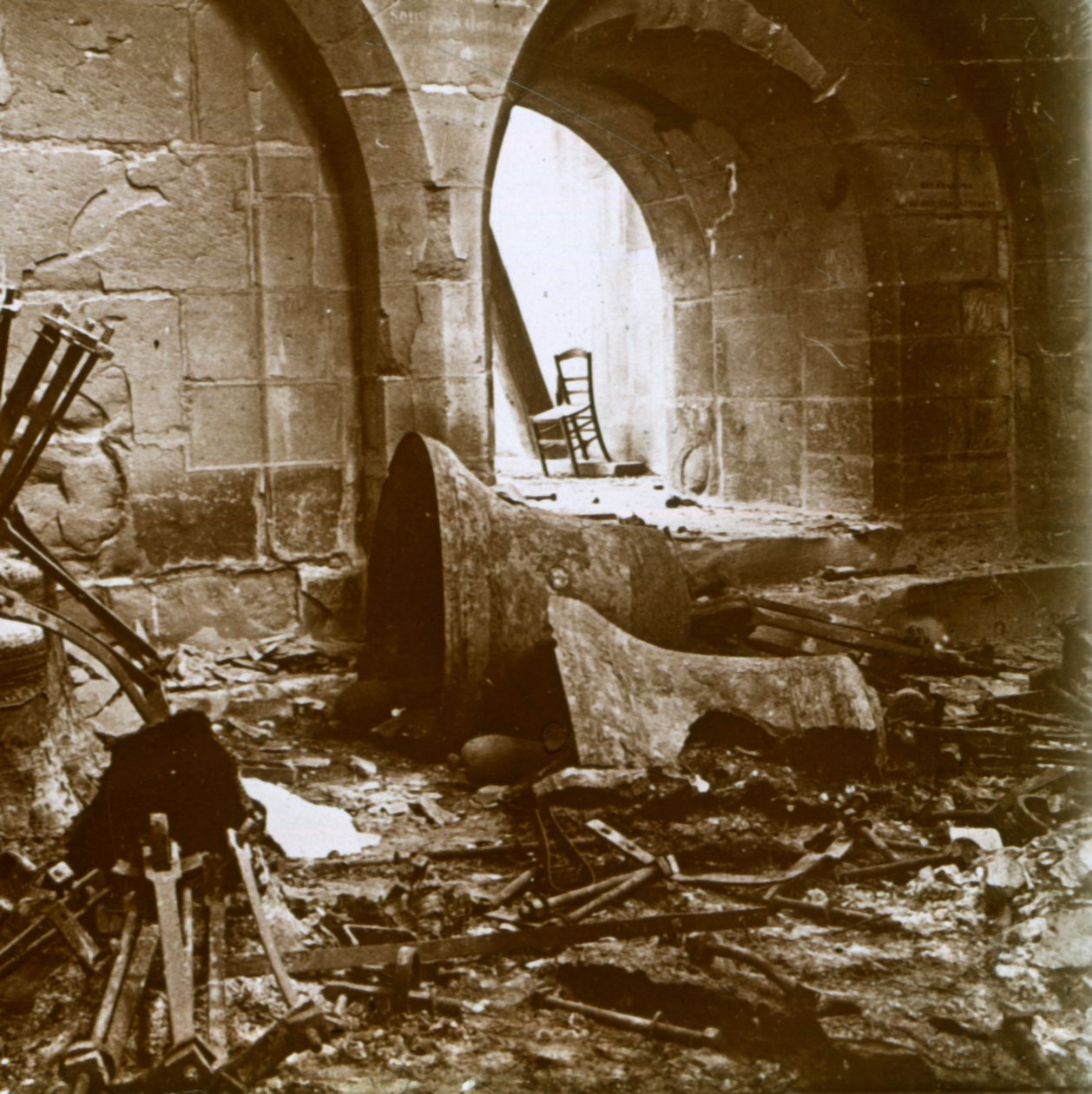 Tuhoutunut kirkko, Marne, Pohjois-Ranska, c1914 tekijältä Unbekannt