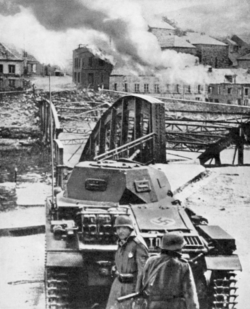 Belgialaiset tuhosivat Maas-joen ylittävän sillan estääkseen Saksan etenemisen, toinen maailmansota, 1940 tekijältä Unbekannt