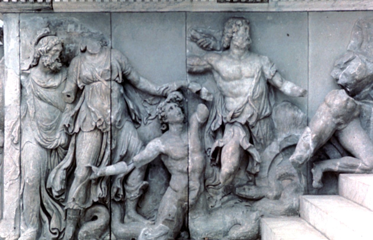 Yksityiskohta Pergamon-alttarin suuresta friisistä, 180-159 eaa tekijältä Unbekannt