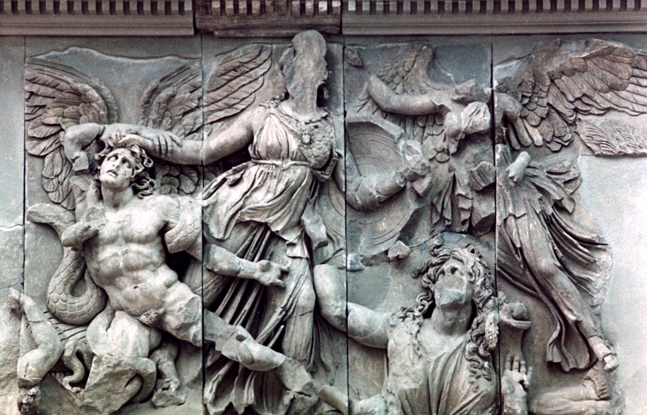 Yksityiskohta Pergamon-alttarin suuresta friisistä, 180-159 eKr tekijältä Unbekannt