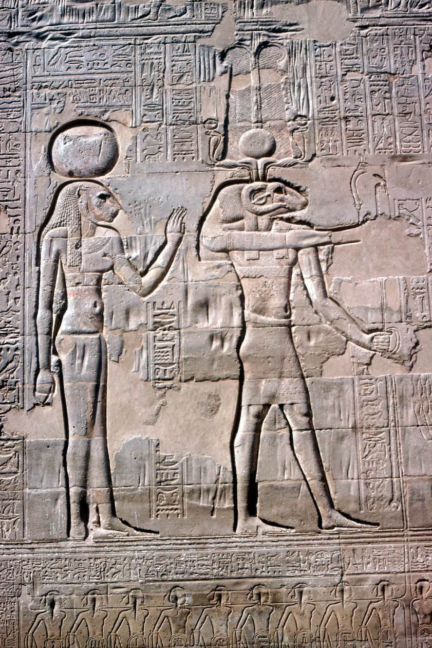 Yksityiskohta Sekhmetin ja Khnumin reliefistä, Khnumin temppeli, Ptolemaios ja roomalainen aika tekijältä Unbekannt