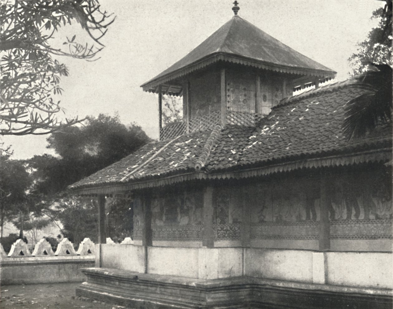 Dewale katso levy 58 Dagoba of the Sacred Toothissa Kandyssa, 1926 tekijältä Unbekannt