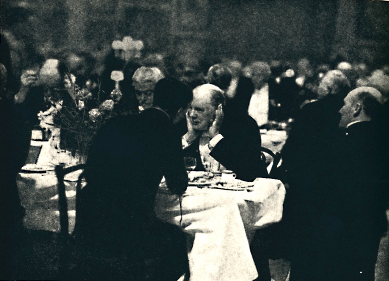 Ulkona syöminen Burlington Housessa, 1932, 1945. tekijältä Unbekannt