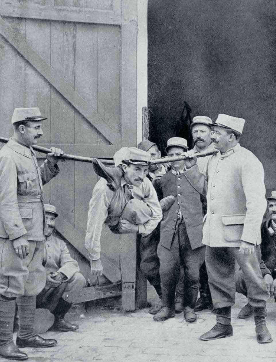 Häiriötekijät edessä, ihmiskäärme, Ranska, ensimmäinen maailmansota, 1915 tekijältä Unbekannt