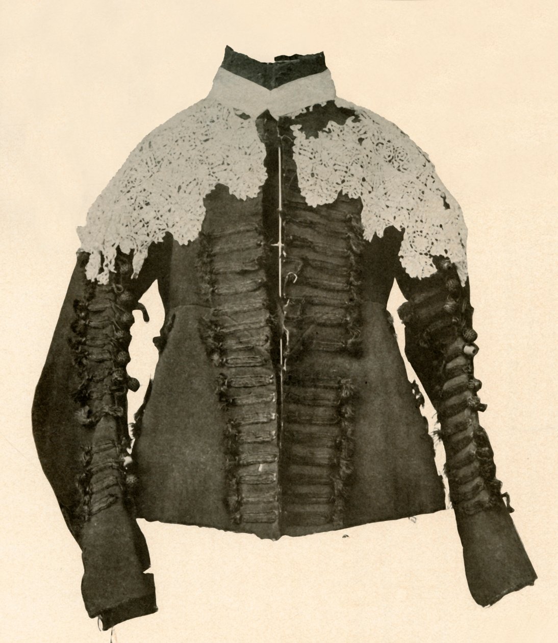 Mustan kankaan kaksoiskappale, jossa on silkkipunos ja virkatut napit, 1600-luku, 1937. tekijältä Unbekannt