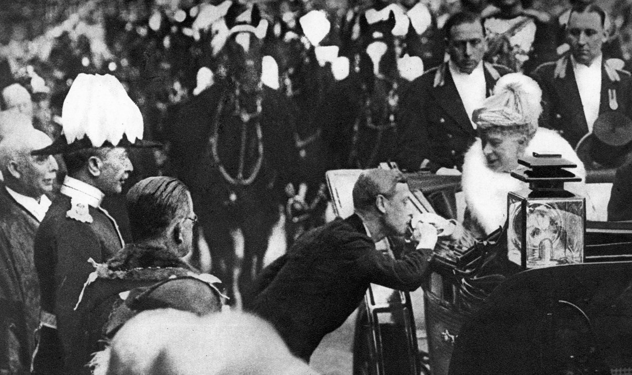 Edward VIII tervehtii kuningatar Mariaa Windsorissa, 1936 tekijältä Unbekannt