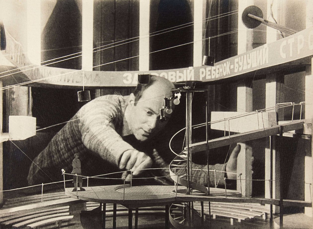 El Lissitzky työskentelee näyttämösuunnittelussa, Meyerhold Theatre, 1929. tekijältä Unbekannt