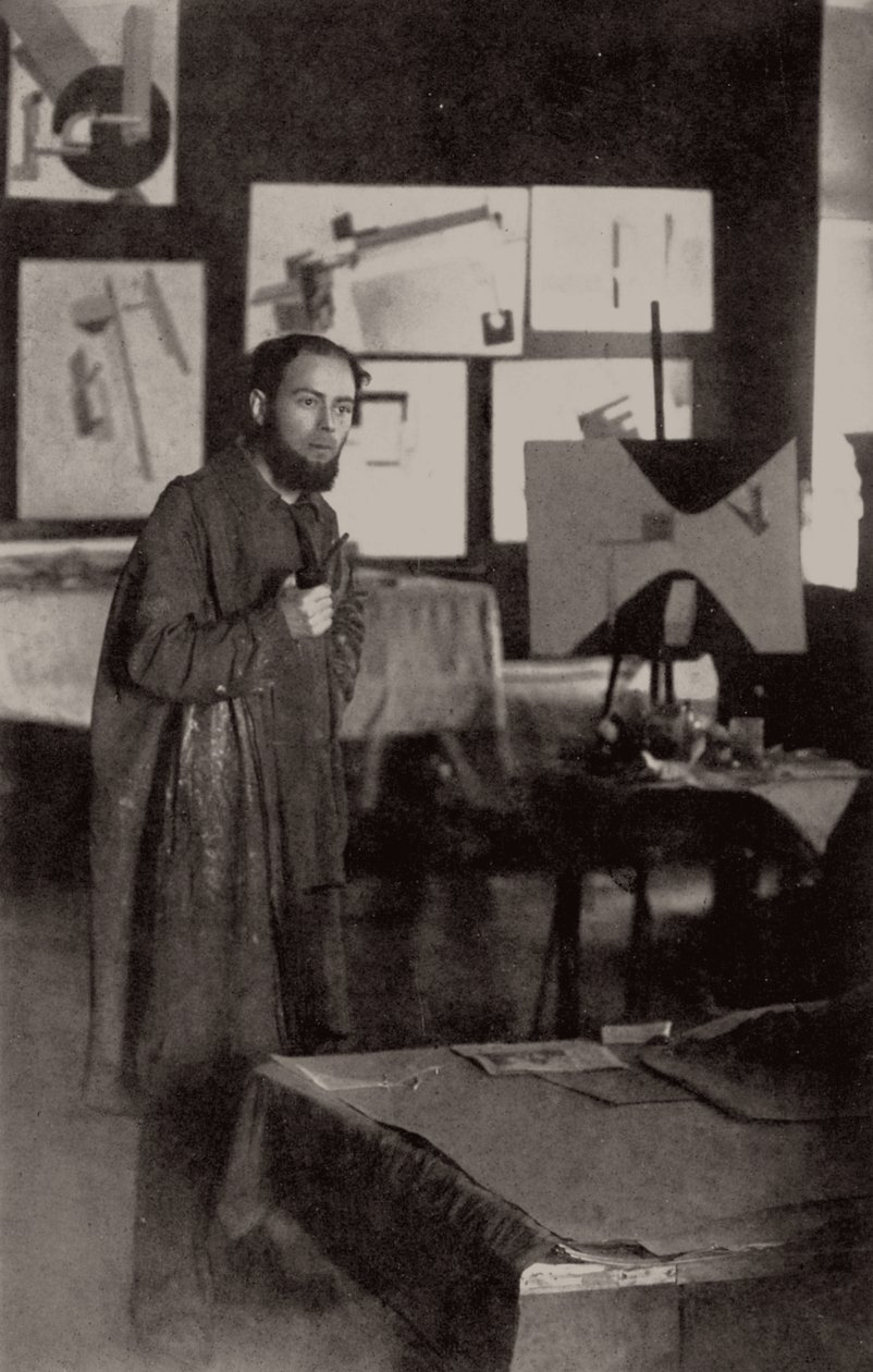 El Lissitzky studiossaan Vitebskissä, 1919. tekijältä Unbekannt