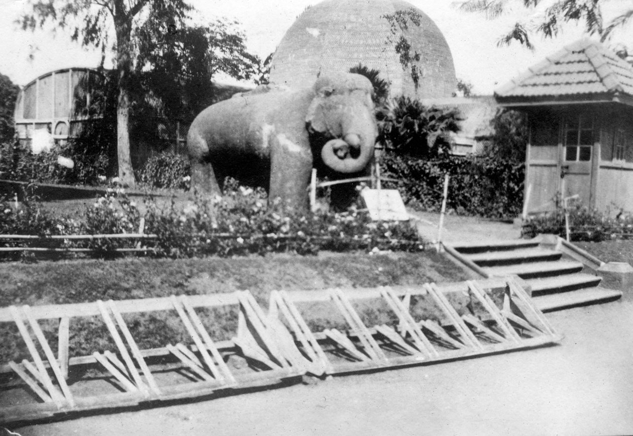 Elefanttipatsas, Victoria Gardens, Bombay, Intia, 1918 tekijältä Unbekannt