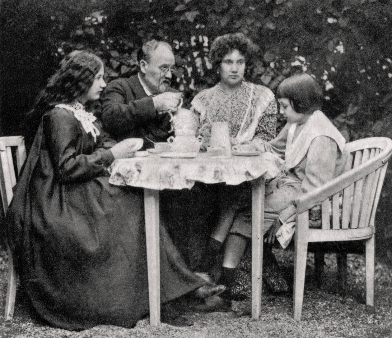 Emile Zola, ranskalainen kirjailija perheineen, 1899 tekijältä Unbekannt