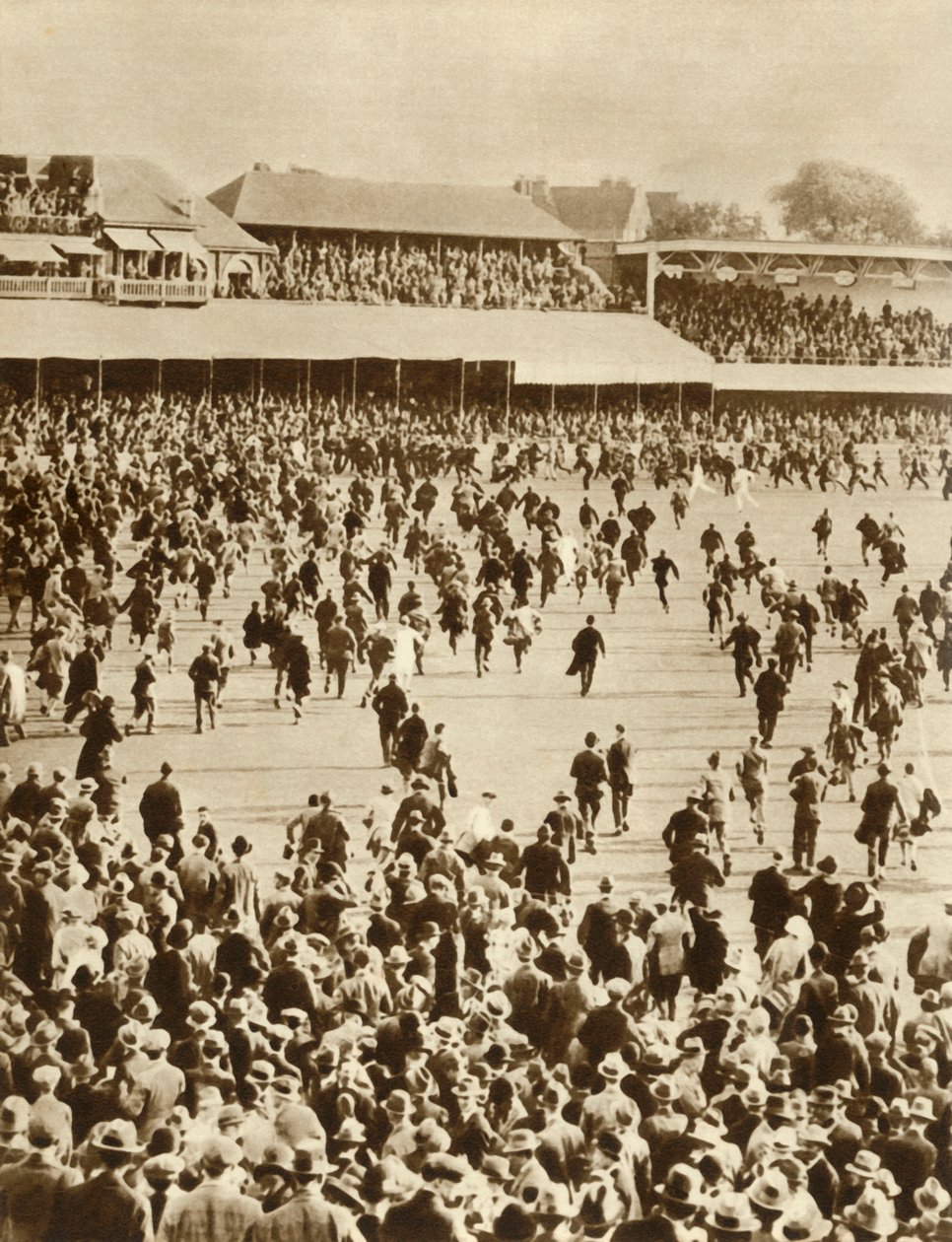 Englanti voittaa The Ashesin Australiaa vastaan, Oval Cricket Ground, Lontoo, 1926, 1935. tekijältä Unbekannt