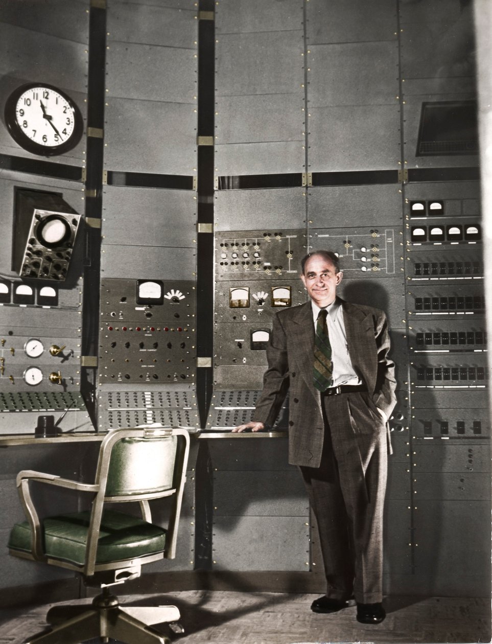 Enrico Fermi, italialaissyntyinen amerikkalainen ydinfyysikko, c1942 tekijältä Unbekannt