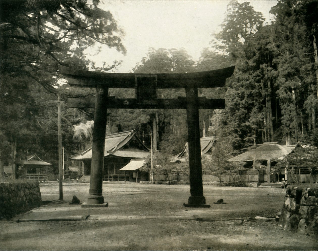 Sisäänkäynti shintotemppeliin Nikkon alueella Japanissa, 1936. tekijältä Unbekannt