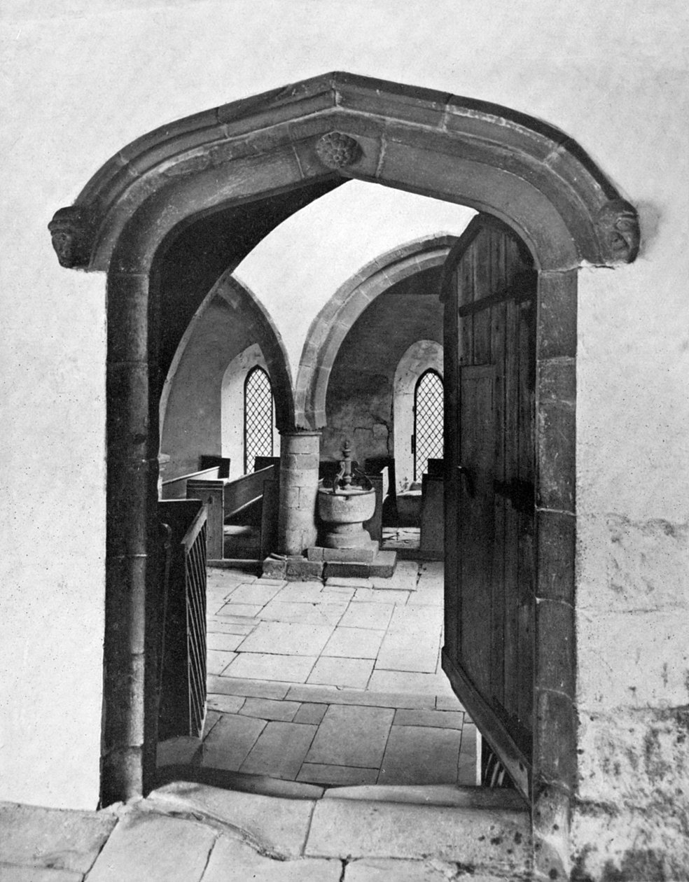 Sisäänkäynti kappeliin, Haddon Hall, Derbyshire, 1924-1926 tekijältä Unbekannt