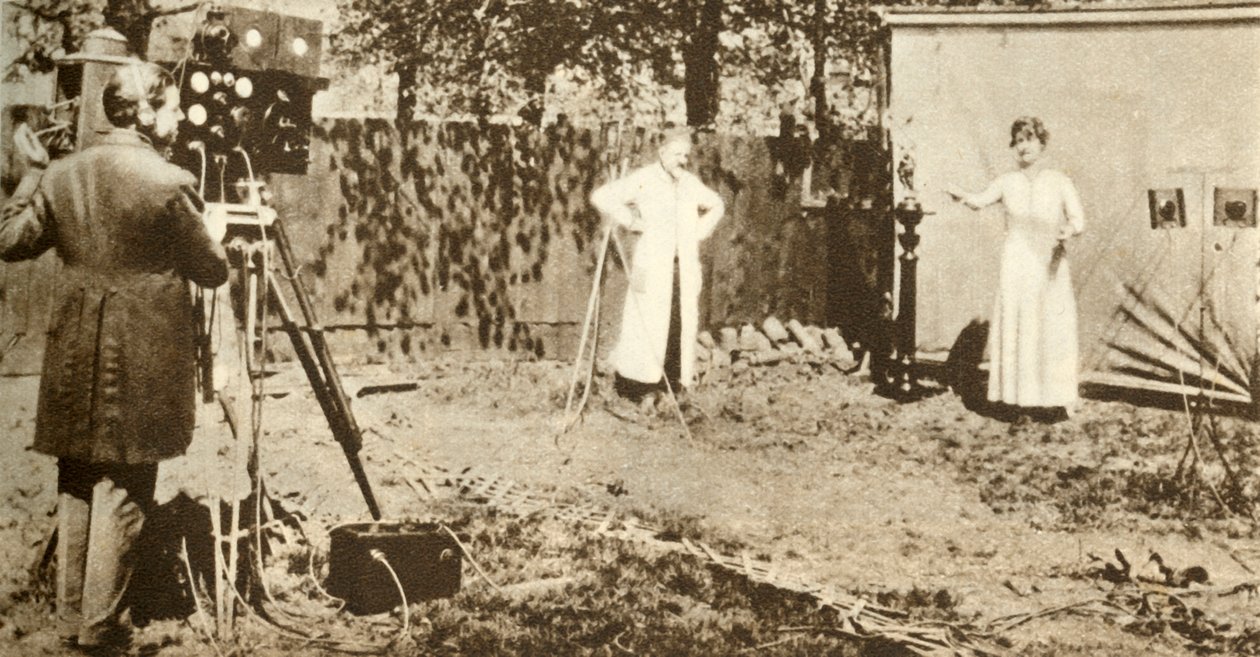 Eugene Lauste tallentaa ensimmäisen yhdistetyn liikkuvan kuvan ja äänen, c1905, 1935. tekijältä Unbekannt