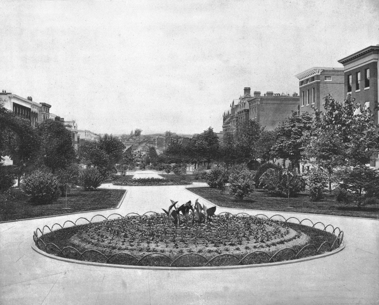 Eutaw Place katselee pohjoista, Baltimore, Maryland, USA, c1900. tekijältä Unbekannt