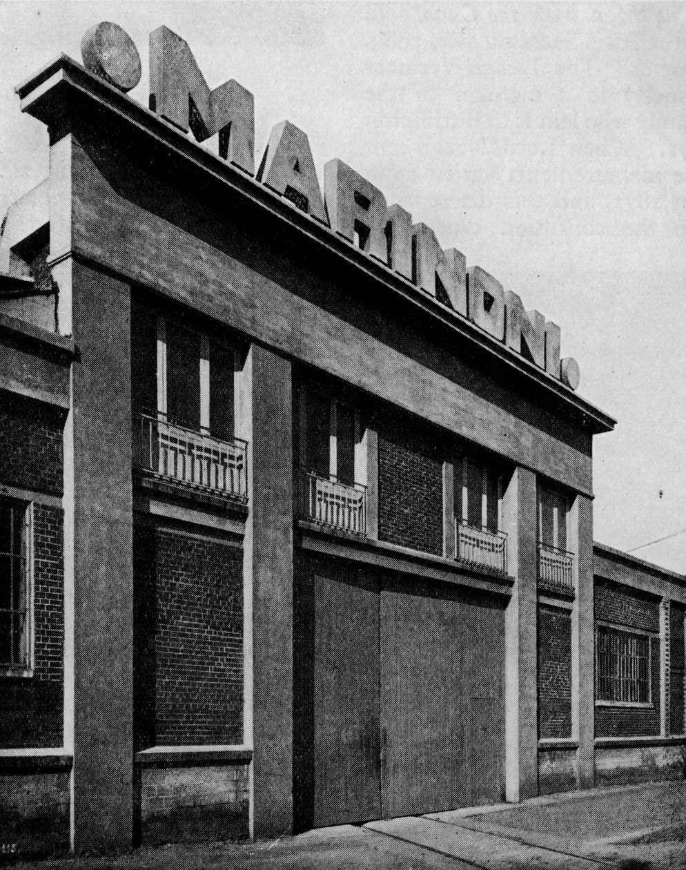 Ateliers Marinonin julkisivu, Montataire Oise arkkitehdit, Perret Freres, c1928 tekijältä Unbekannt