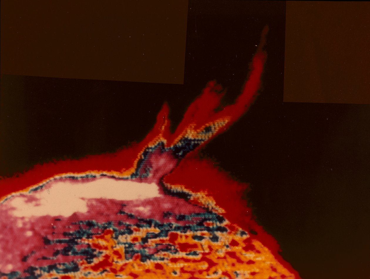 Väärä värikuva auringonsäteestä Skylabista, 1973 tekijältä Unbekannt