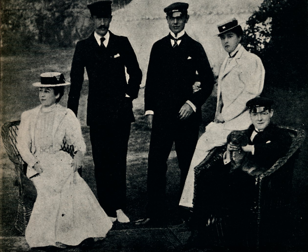 Perheryhmä Cowesissa, 1890-luvun alku, 1945. tekijältä Unbekannt