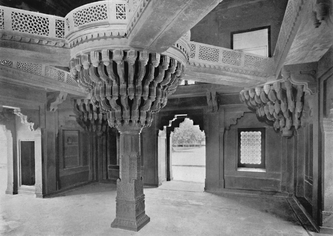 Fatehpur Sikri. Pilari Dewan-i-Khasissa, vuodelta 1910. tekijältä Unbekannt