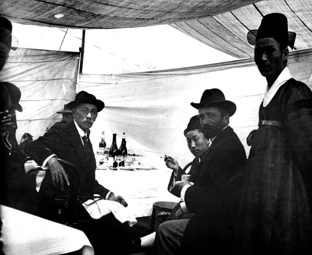 Festivaali Japanin keisarin kunniaksi, Korea, 1900 tekijältä Unbekannt