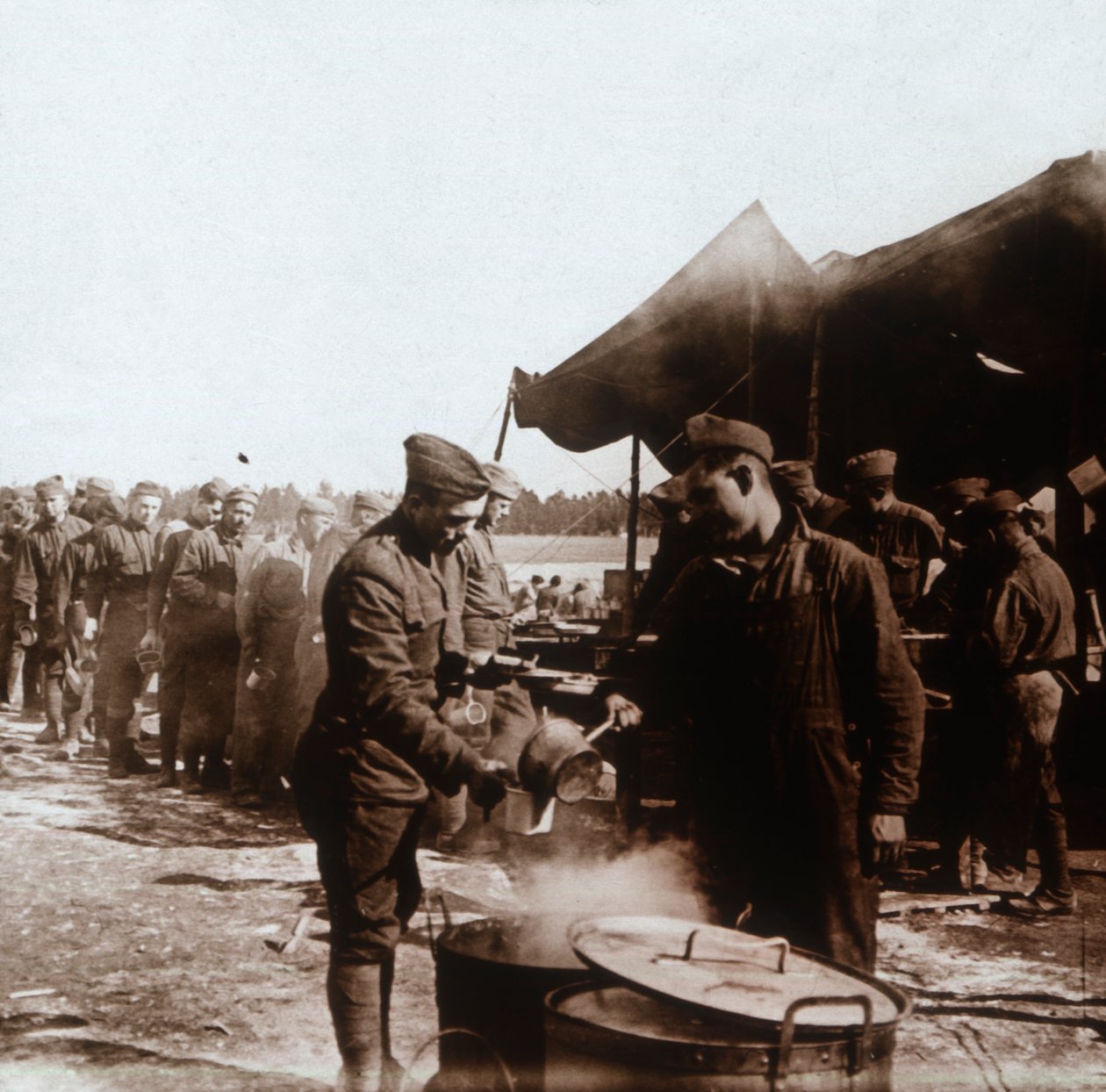 Kenttäkeittiö amerikkalaisessa leirissä, Melette, Ranska, c1914-c1918. tekijältä Unbekannt