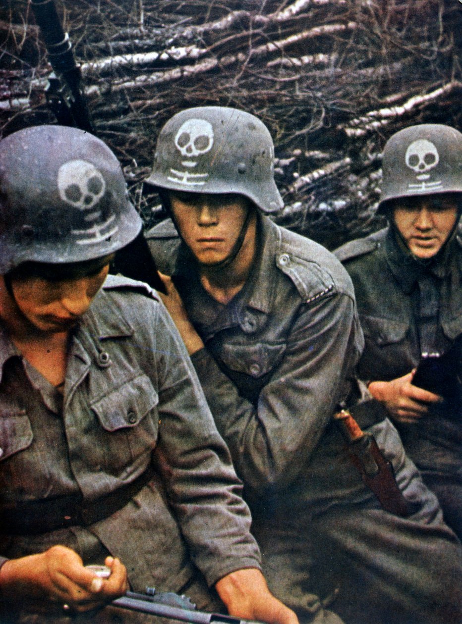 Suomalaisia sotilaita jalkaväkirykmentistä, 1943 tekijältä Unbekannt