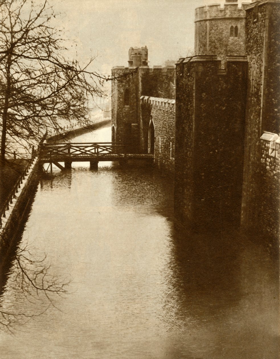 Tulvavedet Lontoon Towerin vallihaudassa, 1928, 1935. tekijältä Unbekannt