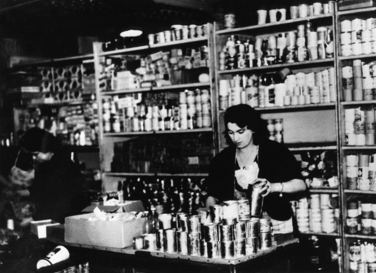 Ruokakauppa miehitetyssä Pariisissa vuonna 1941 tekijältä Unbekannt
